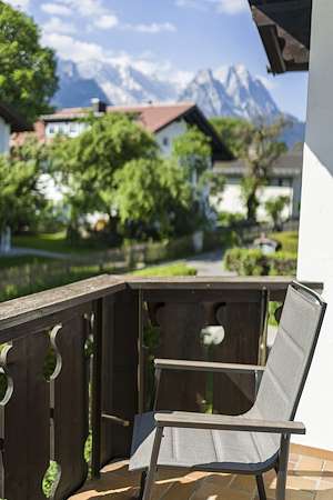 hoellentalchalet-ferienwohnung-balkon1.jpg