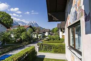 hoellentalchalet-ferienwohnung-balkon2.jpg