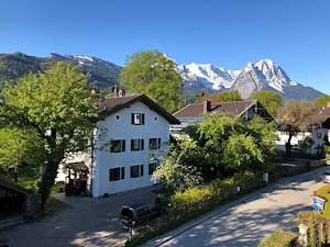 hoellentalchalet-ferienwohnung-bergblick1.jpg