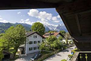 hoellentalchalet-ferienwohnung-balkon1.jpg