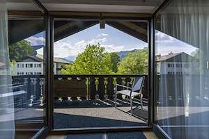 hoellentalchalet-ferienwohnung-balkon2.jpg