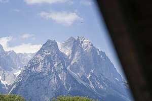 hoellentalchalet-ferienwohnung-bergblick1.jpg