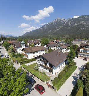 hoellentalchalet-ferienwohnung-panorama1.jpg